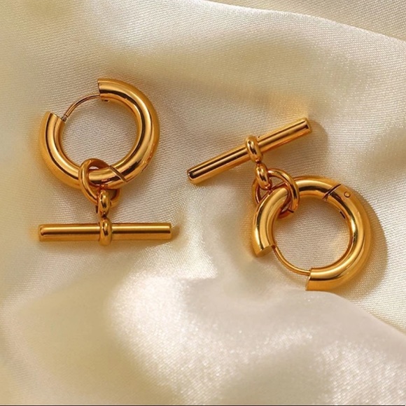 Jewelry - 💛Gold plated bar drop earrings